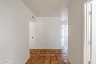 Photo #5: 6296173 Listing