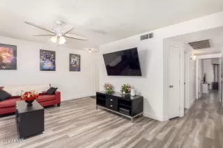 Photo #5: 6297826 Listing