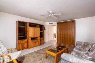 Photo #5: 6298051 Listing