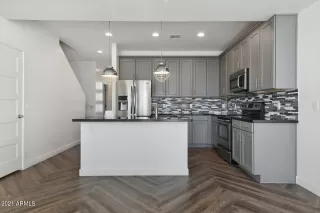 Photo #5: 6298388 Listing