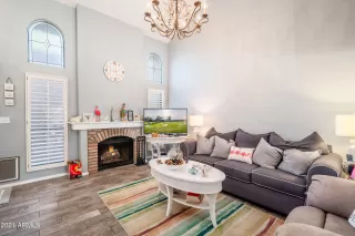 Photo #5: 6298986 Listing