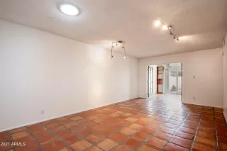 Photo #5: 6299596 Listing