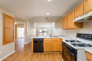 Photo #5: 6300149 Listing 