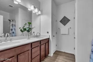 Photo #6: 6300753 Listing