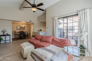 Photo #6: 6300861 Listing