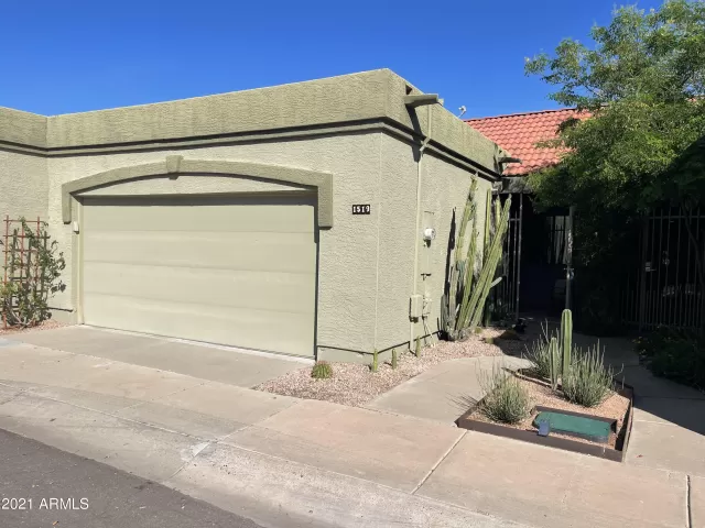 MLS: 6303785 Condo For Sale