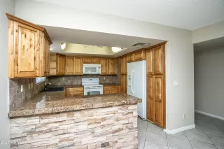 Photo #4: 6304876 Listing