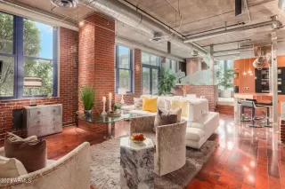 Photo #2: 6307466 Listing