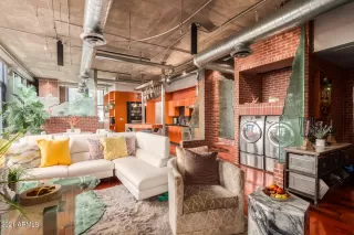 Photo #3: 6307466 Listing