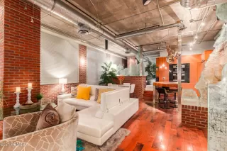 Photo #4: 6307466 Listing