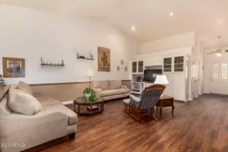 Photo #4: 6307718 Listing