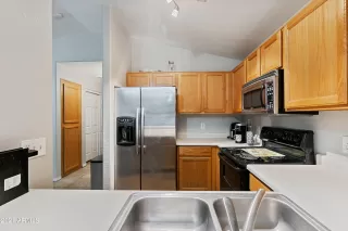 Photo #5: 6310107 Listing