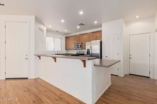 Photo #5: 6310371 Listing