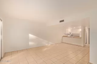 Photo #5: 6310687 Listing