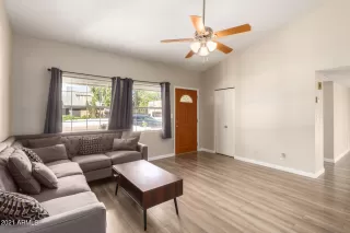 Photo #4: 6310739 Listing