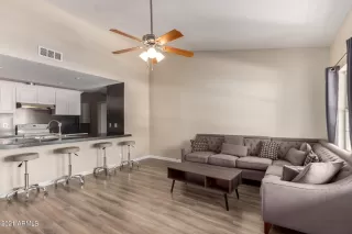 Photo #5: 6310739 Listing