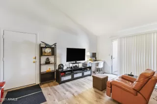 Photo #3: 6310956 Listing 