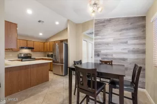 Photo #5: 6311026 Listing