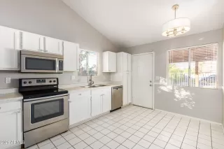 Photo #5: 6311985 Listing