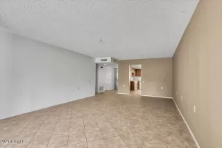 Photo #5: 6314069 Listing