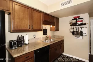 Photo #5: 6315004 Listing