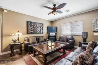 Photo #4: 6315888 Listing