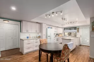 Photo #6: 6317084 Listing