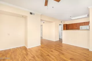 Photo #5: 6317424 Listing