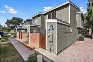 Photo #3: 6317966 Listing