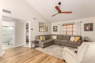 Photo #6: 6320765 Listing