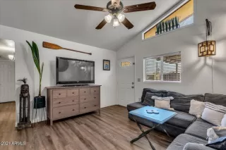 Photo #5: 6321705 Listing