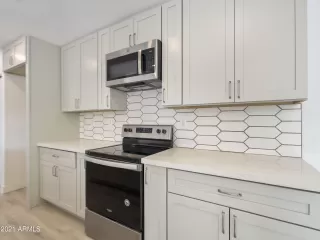 Photo #6: 6322666 Listing