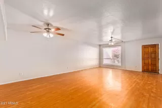 Photo #3: 6324136 Listing