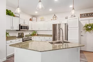 Photo #2: 6325188 Listing