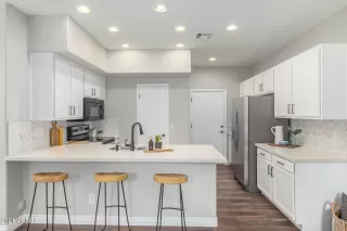 Photo #6: 6325436 Listing