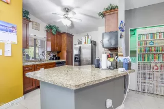 Photo #5: 6325829 Listing