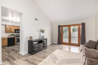 Photo #6: 6325869 Listing