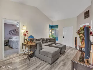 Photo #5: 6327033 Listing