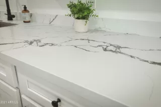 Photo #5: 6328818 Listing