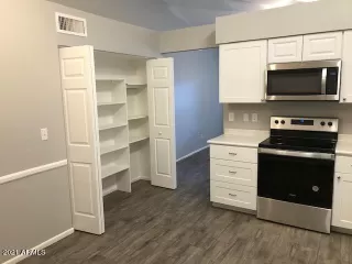 Photo #5: 6329177 Listing