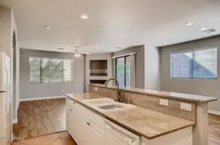 Photo #6: 6330454 Listing