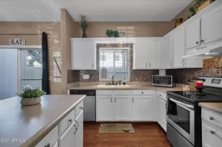 Photo #5: 6330938 Listing