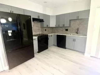 Photo #5: 6331088 Listing