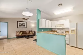 Photo #5: 6332001 Listing