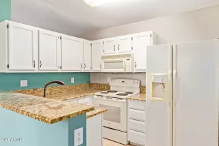 Photo #6: 6332001 Listing