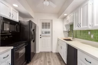 Photo #5: 6332898 Listing