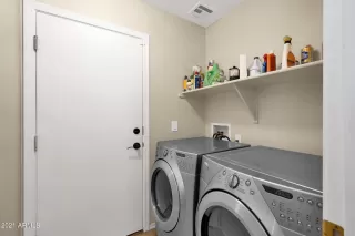 Photo #5: 6334133 Listing