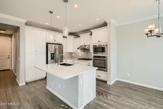 Photo #6: 6334517 Listing