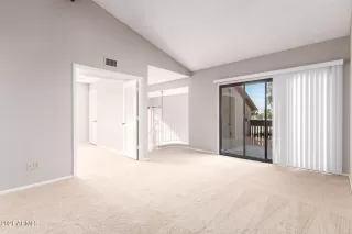 Photo #4: 6335100 Listing