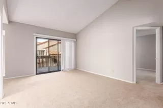 Photo #5: 6335100 Listing